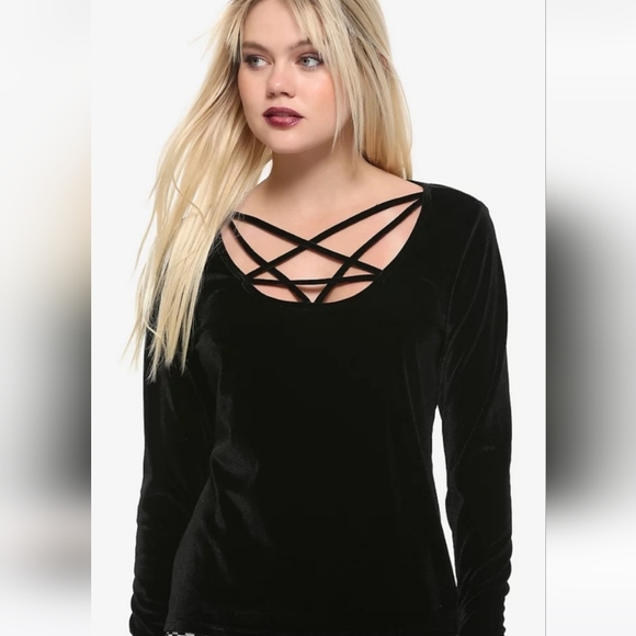 Hot Topic Tops - Hot Topic nwot  Black Velvet Top sz XS
